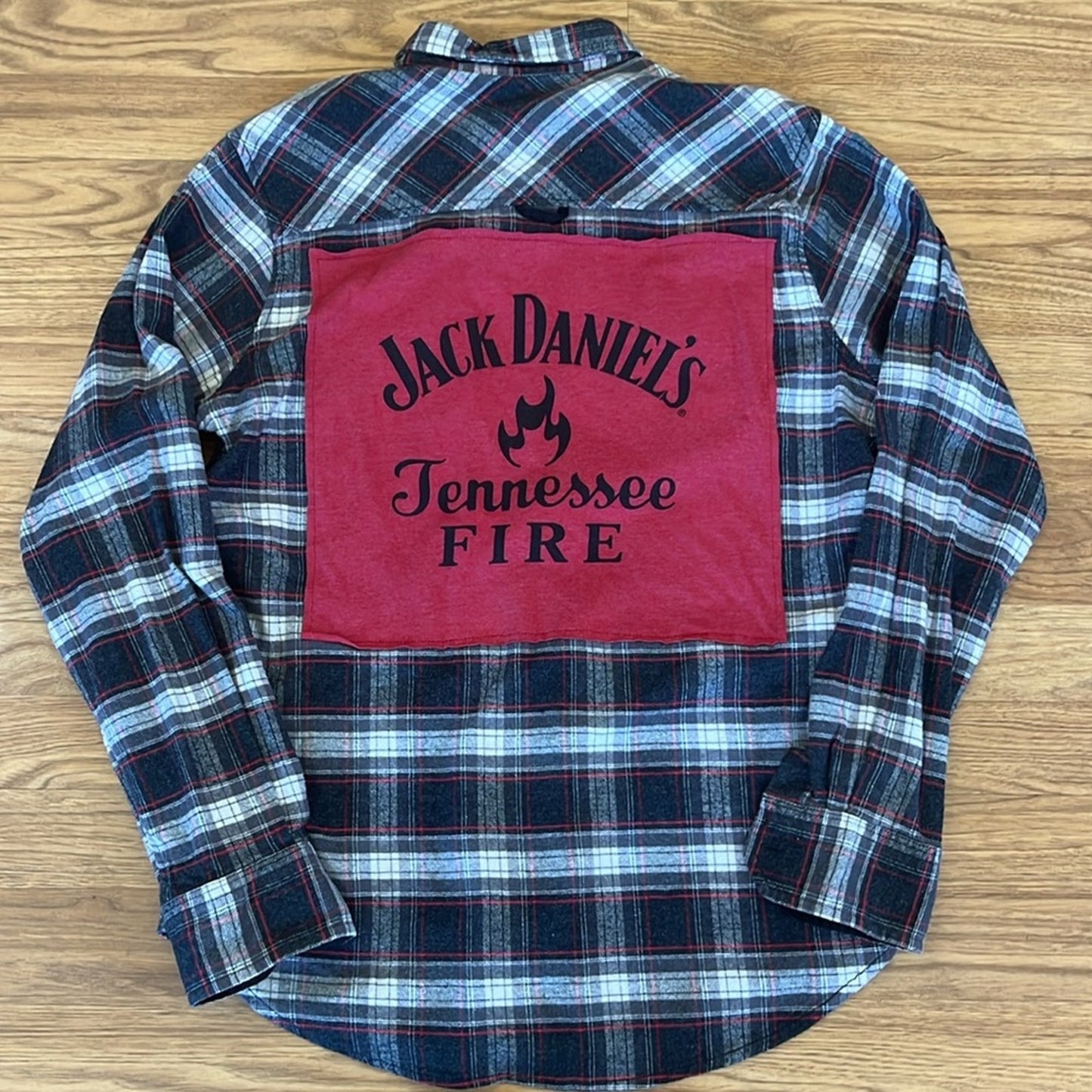 Jack Daniel's Whiskey Tennesee Fire Flannel Shirt upcyled unisex Size Medium M