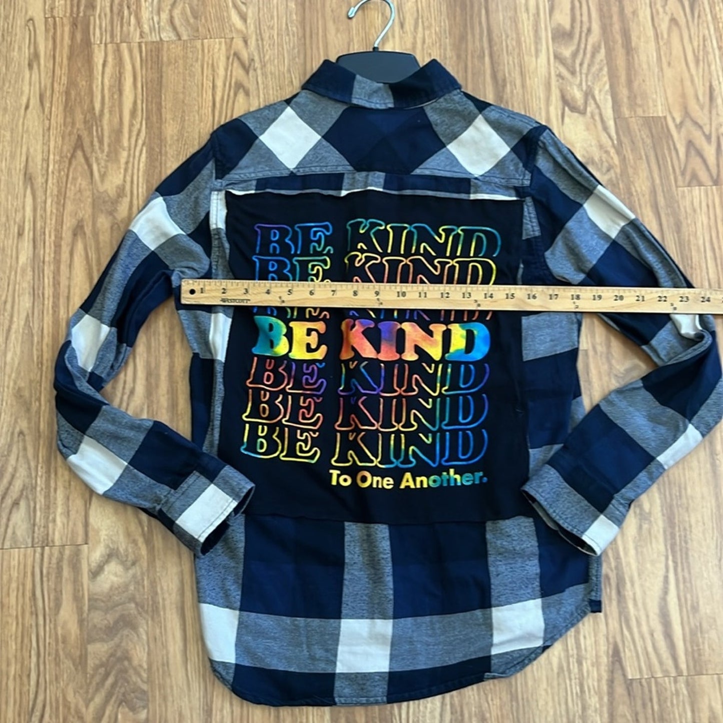 Be Kind Flannel Shirt unisex Size Small S