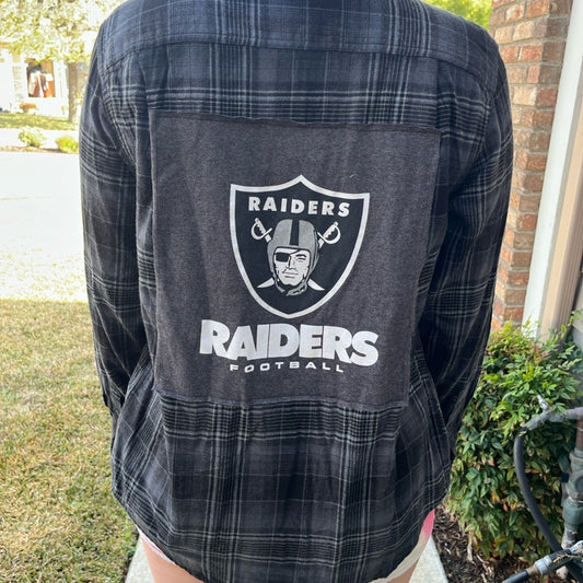 Las Vegas Raiders Football NFL Flannel Shirt upcycled unisex Size Medium M