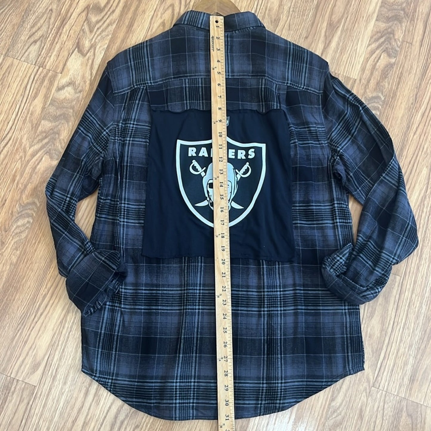 Las Vegas Raiders Flannel Shirt unisex size Medium