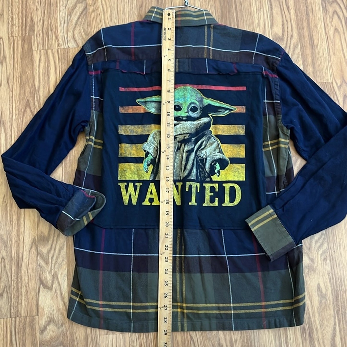 Star Wars Mandalorian Wanted Flannel Shirt unisex size Medium M