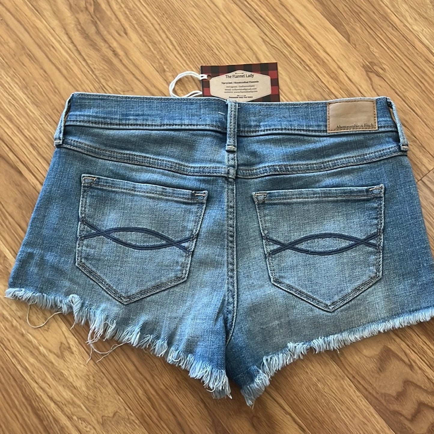 UCLA jean shorts  frayed Abercrombie & Fitch low rise size 4