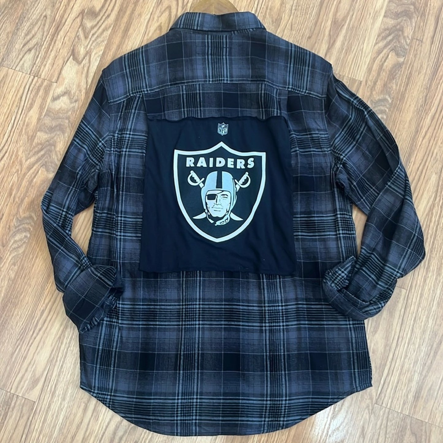 Las Vegas Raiders Flannel Shirt unisex size Medium