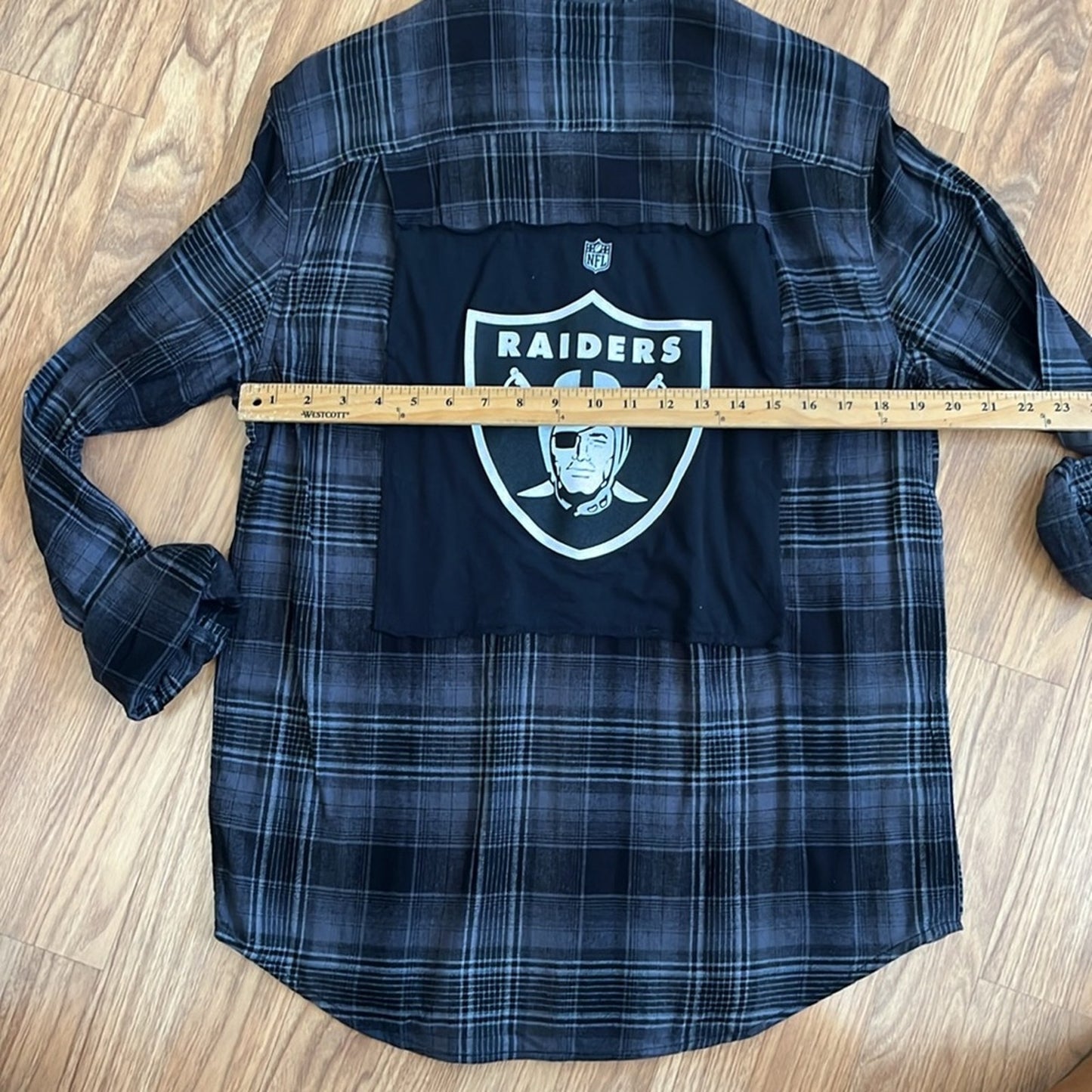 Las Vegas Raiders Flannel Shirt unisex size Medium