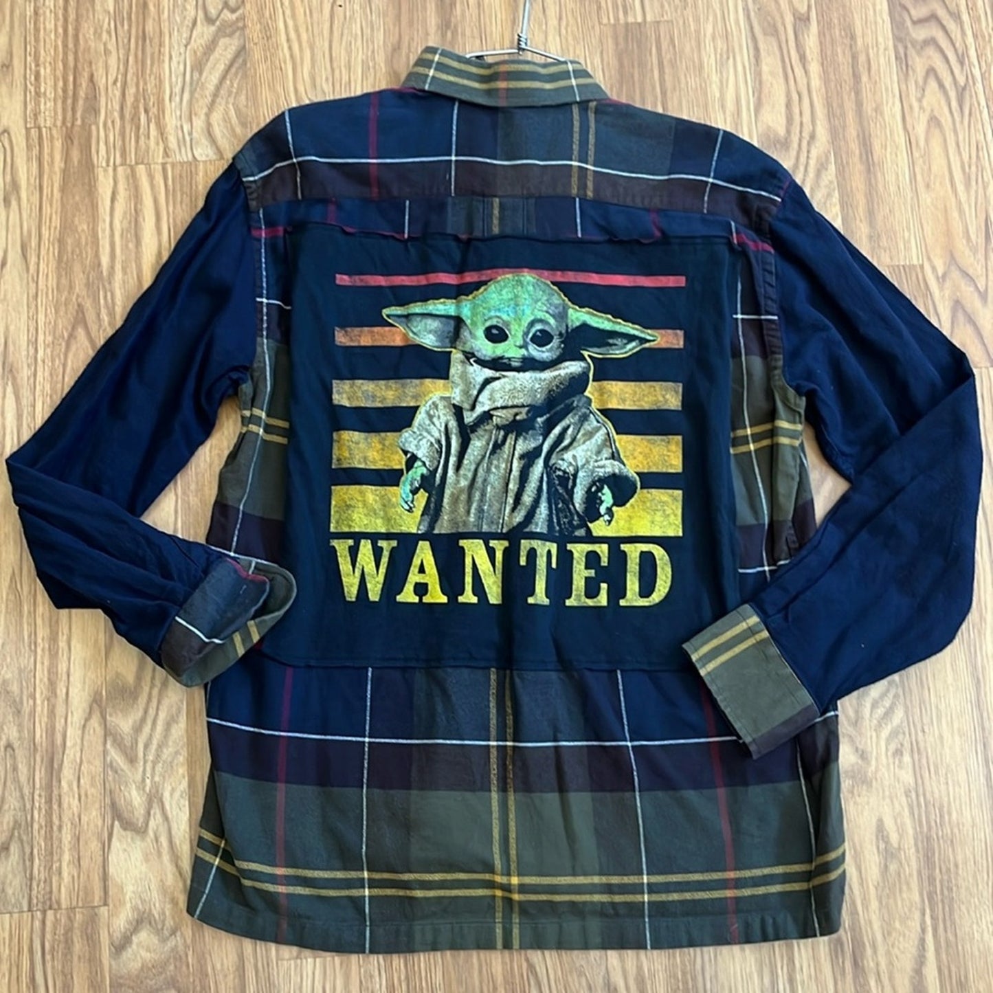 Star Wars Mandalorian Wanted Flannel Shirt unisex size Medium M