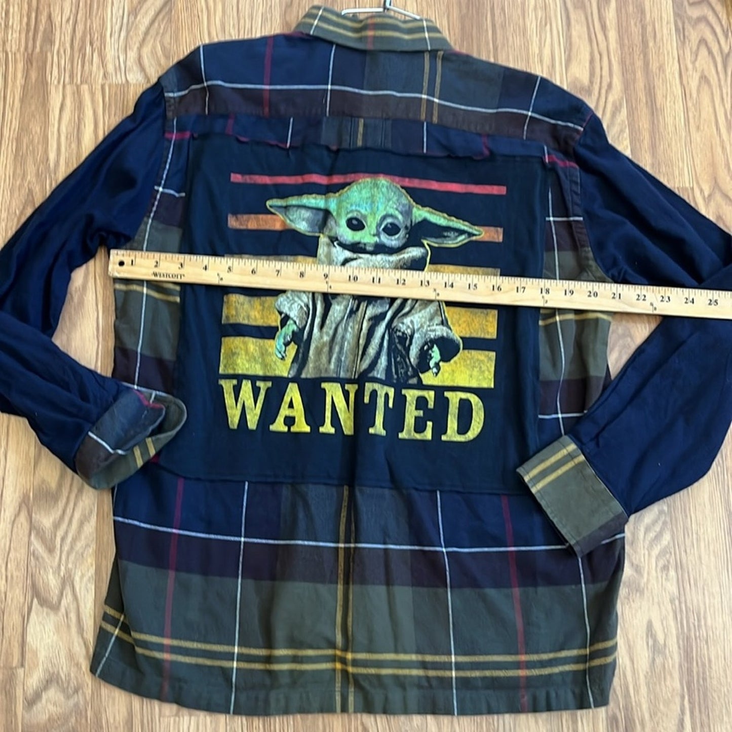 Star Wars Mandalorian Wanted Flannel Shirt unisex size Medium M