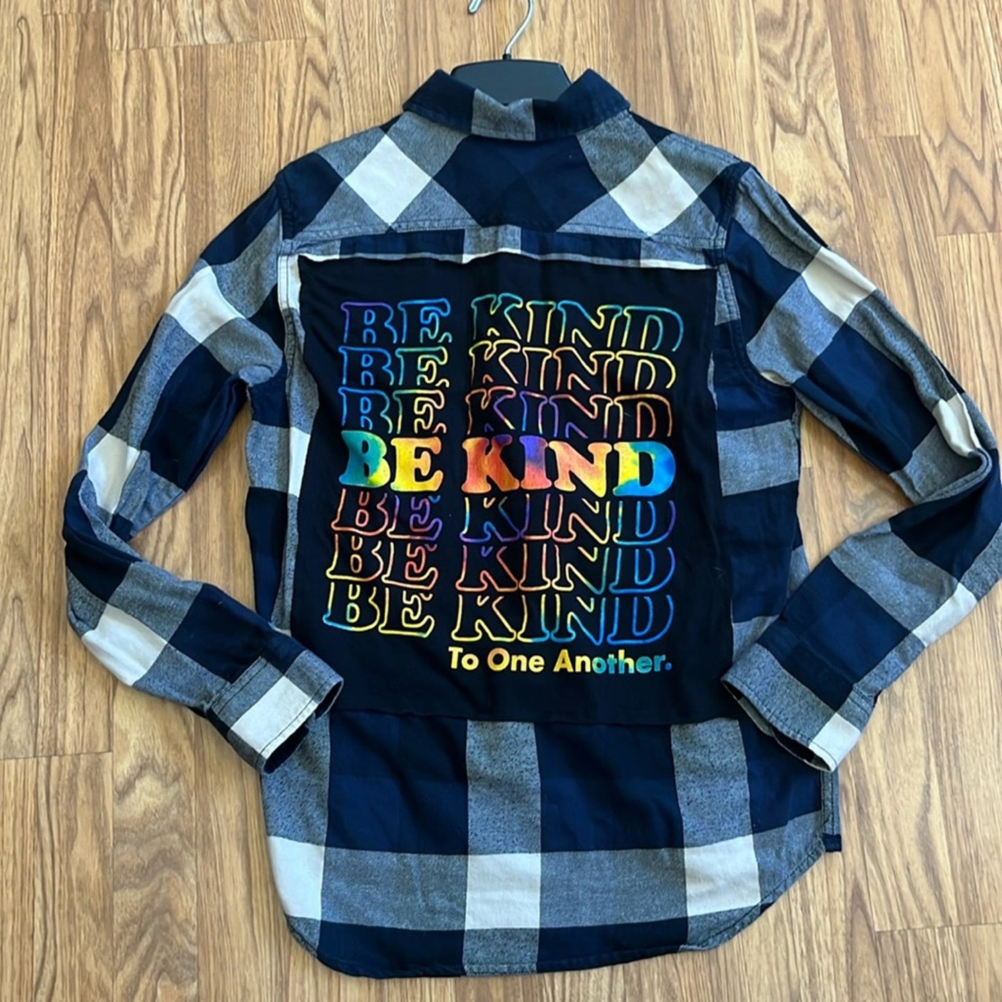 Be Kind Flannel Shirt unisex Size Small S